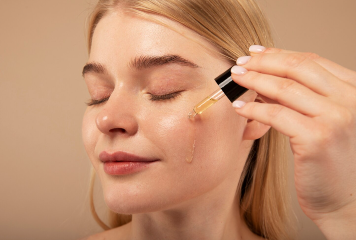 Face Serum for Glowing Skin: Winter Ingredients Dermatologists Swear By